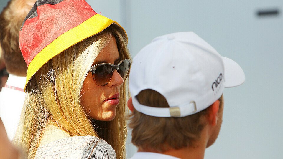 Rosberg und seine Freundin sind fußballbegeistert, Foto: Sutton