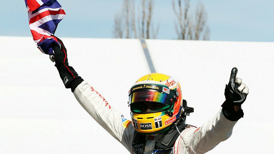 Lewis Hamilton genoss den ersten Saisonsieg in vollen Zügen, Foto: Sutton