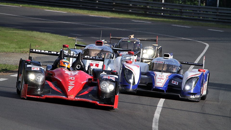 Der HPD ARX-03a im Kampf mit dem Toyota TS030 Hybrid, Foto: Speedpictures Fotoagentur