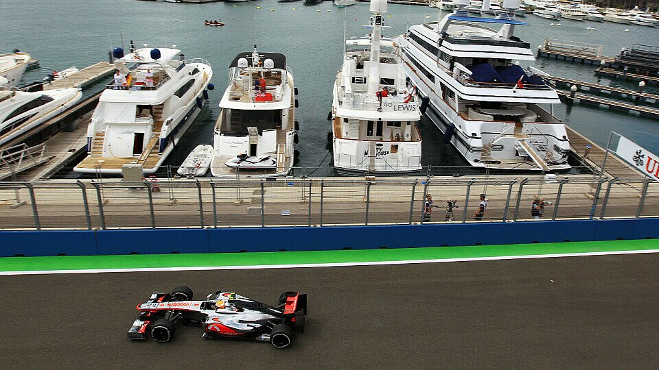 Lewis Hamilton sieht das halbe F1-Feld als Konkurrenz, Foto: Sutton