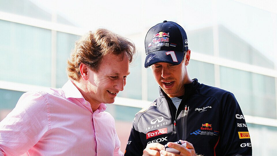 Lachen sich Horner & Vettel hier etwa über die neusten Ferrari-Gerüchte schlapp?, Foto: Red Bull
