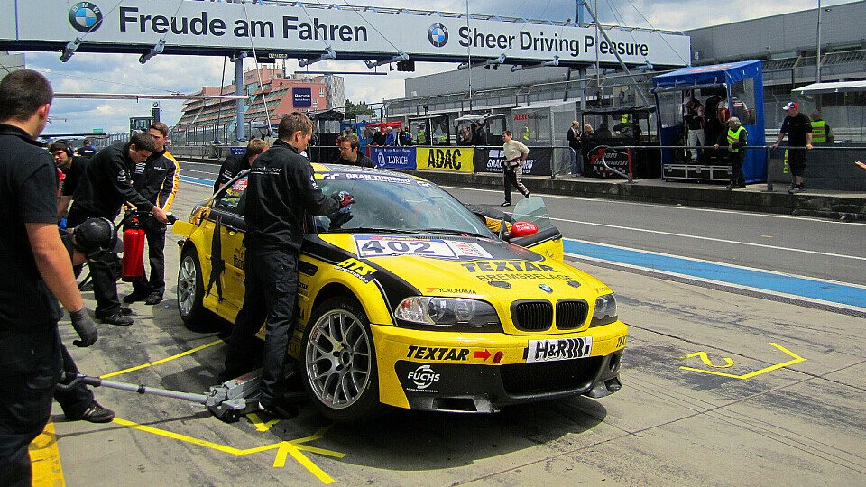 Der BMW M3 von Black Falcon lag bis zwei Runden vor Schluss in Führung, Foto: Sönke Brederlow