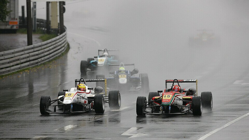 Starker Regen machte es den F1-Youngster nicht einfach, Foto: Formula 3 Euro Series