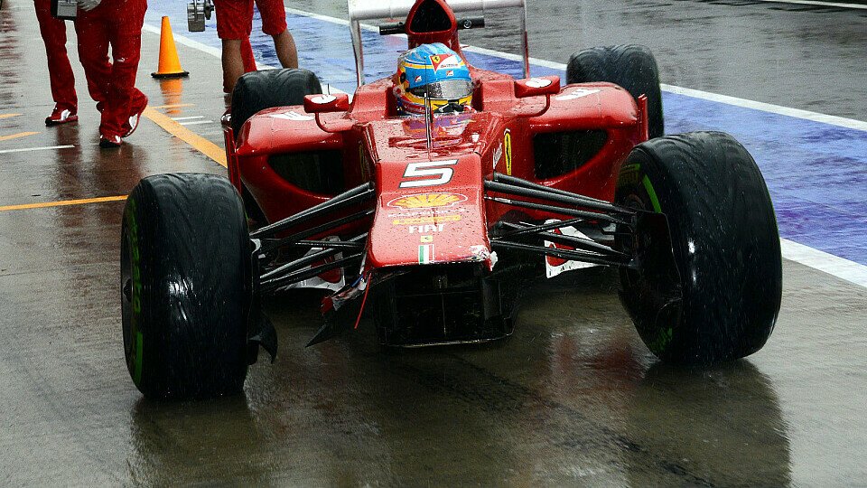 Brachte das gute Stück nicht unversehrt an die Box zurück: Fernando Alonso, Foto: Sutton