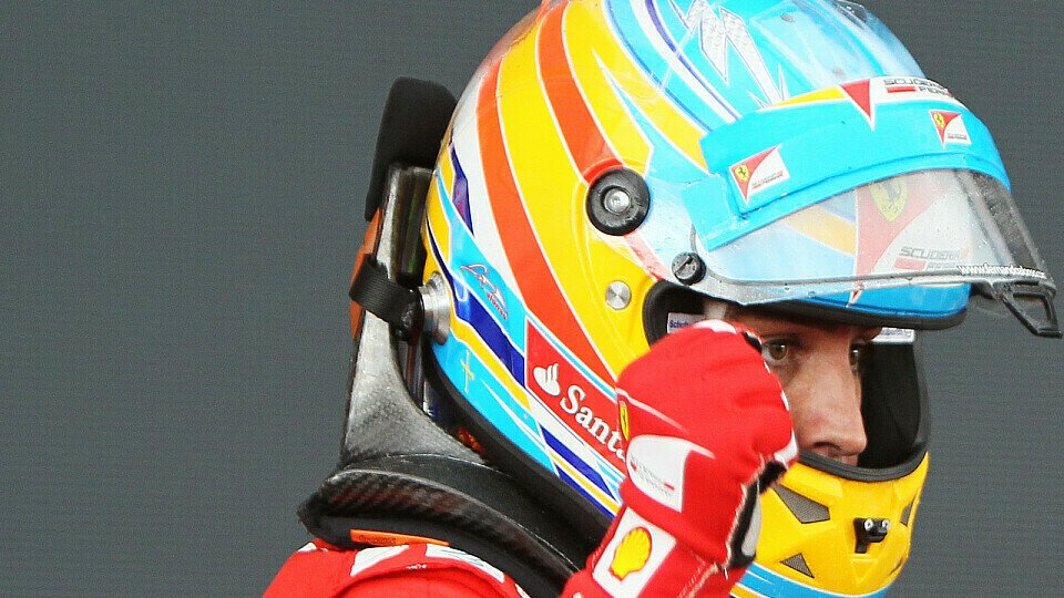Fernando Alonso setzte sich im britischen Regen durch, Foto: Sutton
