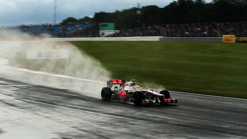 Lewis Hamilton rutschte mehr durch Q3, als dass er fuhr, Foto: Sutton