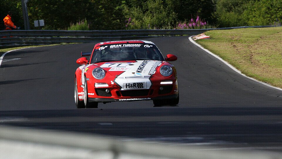 Die PoLe Racing-Porsche fuhren das bislang beste Saisonergebnis ein, Foto: PoLe Racing 