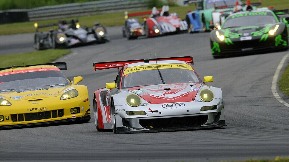 Kam als Erster über die Linie, gewann aber nicht: der Porsche von Flying Lizard Motorsports, Foto: Porsche