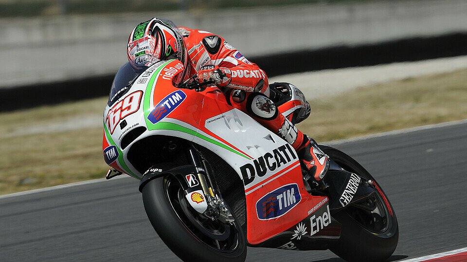 Nicky Hayden wird weiter für Ducati am Gasgriff schrauben, Foto: Ducati