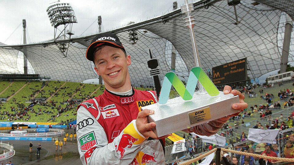 Mattias Ekström feiert den Sieg in München, Foto: Audi