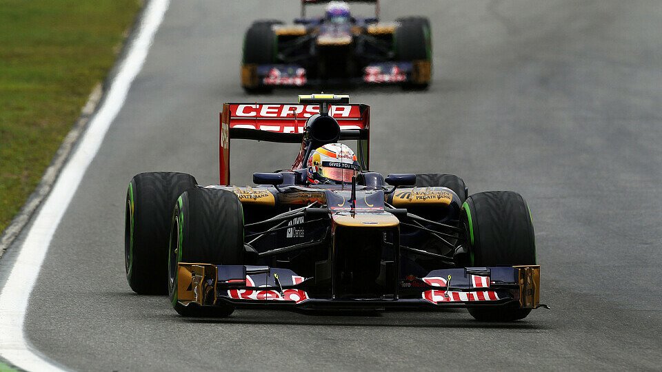 Den Teamkollegen im Nacken: Jean-Eric Vergne vor Daniel Ricciardo, Foto: Sutton