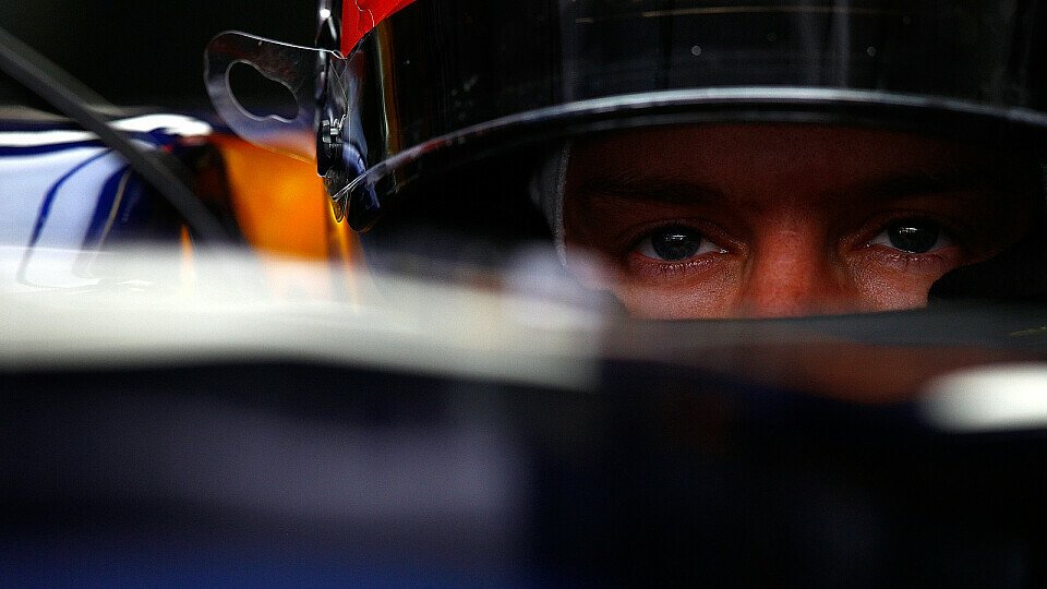 Sebastian Vettel blickt immer nach vorne, Foto: Red Bull