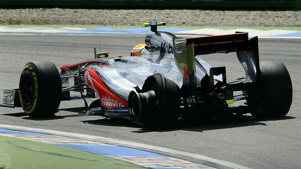 Der Anfang vom Ende: Lewis Hamilton mit Reifenschaden, Foto: Sutton