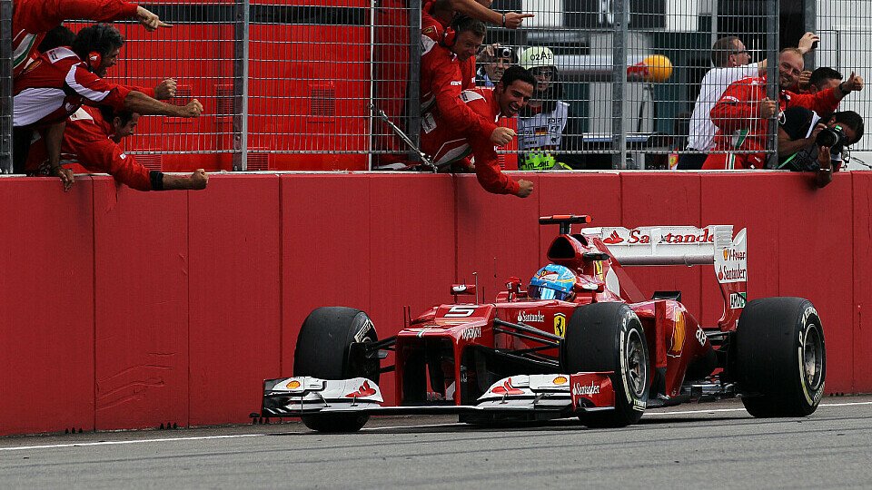 Fernando Alonso ist noch lange nicht durch, Foto: Sutton