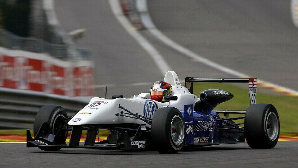 Sven Müller zog sich in Spa einen Haarriss im Ellenbogen zu, Foto: Formula 3 Euro Series