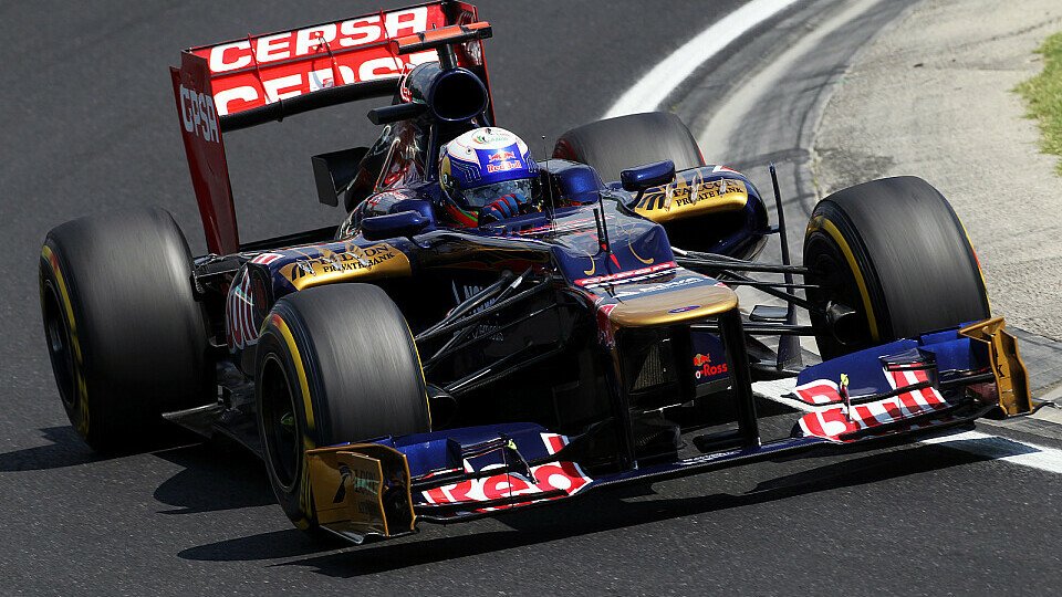 Daniel Ricciardo kam einem Lotus zu nahe, Foto: Sutton