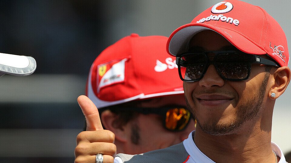 Daumen hoch für Lewis Hamilton, Foto: Sutton