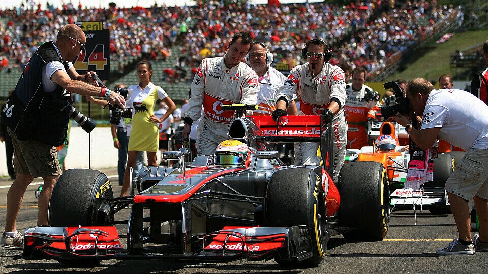 Lewis Hamilton darf nach dem Sieg in Ungarnn wieder vom Titel träumen, Foto: Sutton