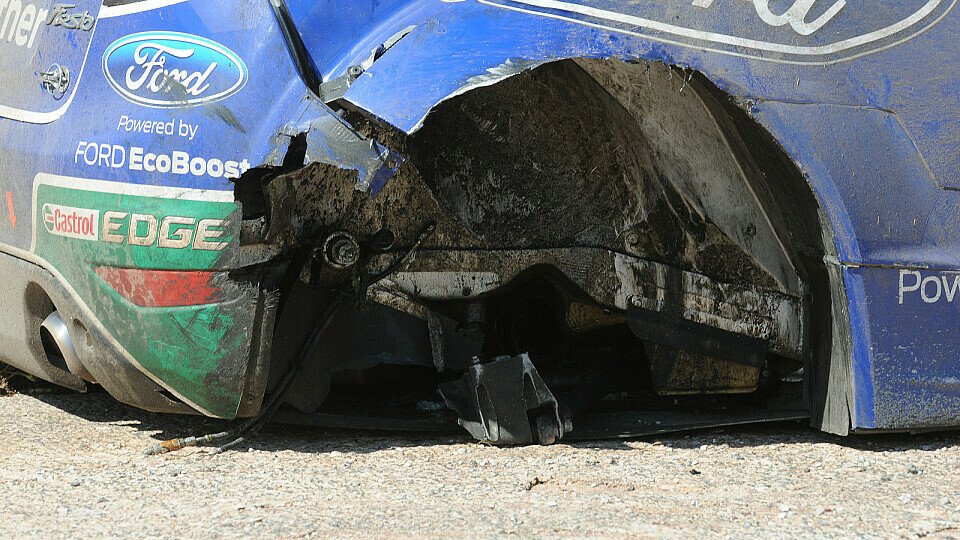 Petter Solberg demolierte seinen Fiesta RS WRC auf der berüchtigten Panzerplatte, Foto: Sutton