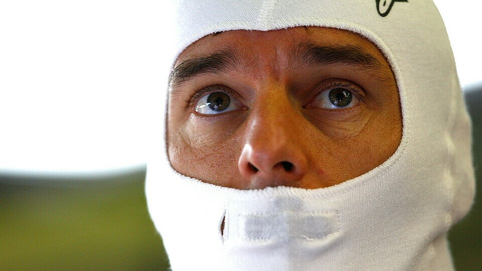 Banger Blick: Mark Webber sorgt sich um die Sicherheit, Foto: Red Bull