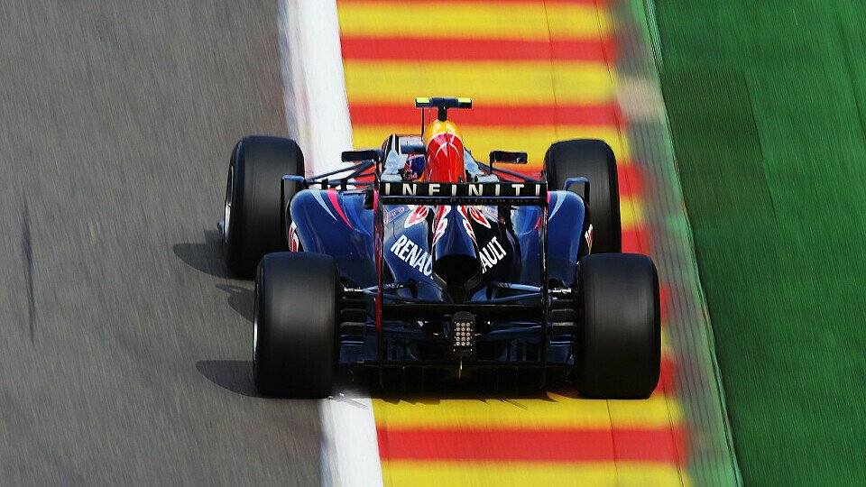 Mark Webber befindet sich weiterhin auf Kurs, Foto: Red Bull
