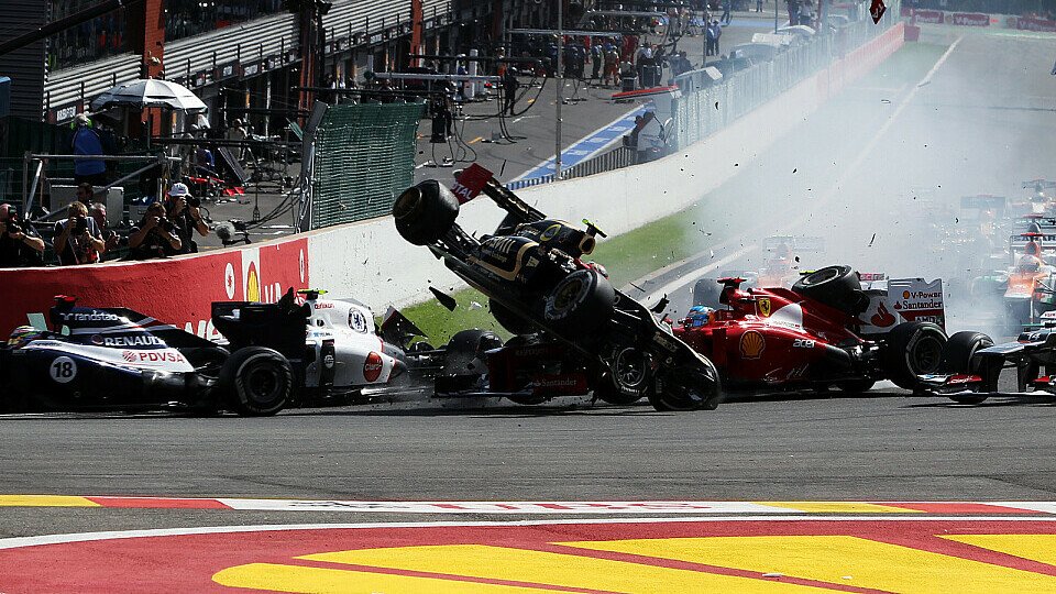 Sergio Perez musste in der ersten Runde vorzeitig aufgeben, Foto: Sutton