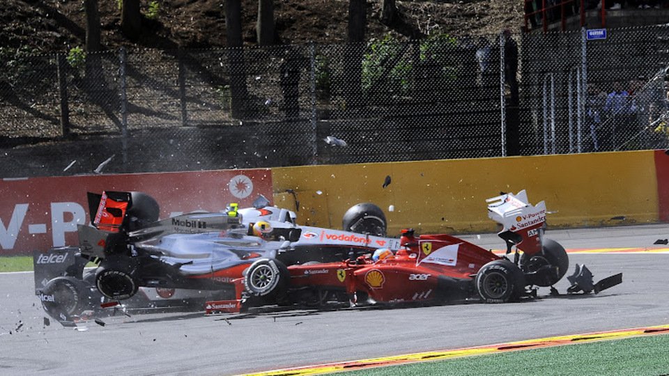 In La Source gab es kein Entkommen: Alonso hatte einfach Pech, Foto: Sutton