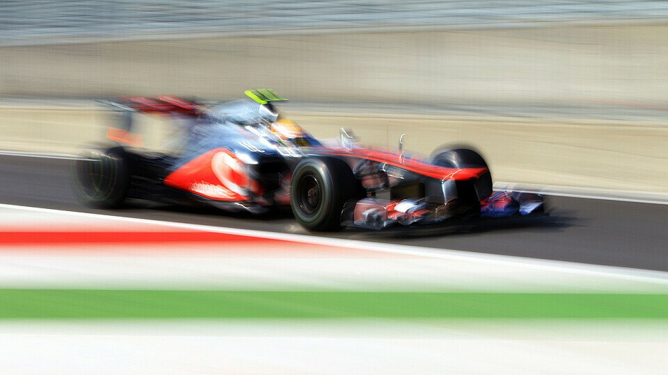 Lewis Hamilton fährt in der 2. Session die Bestzeit, Foto: Sutton