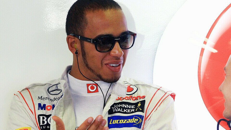 Trägt Lewis Hamilton auch 2013 noch den Rennanzug von McLaren, Foto: Sutton