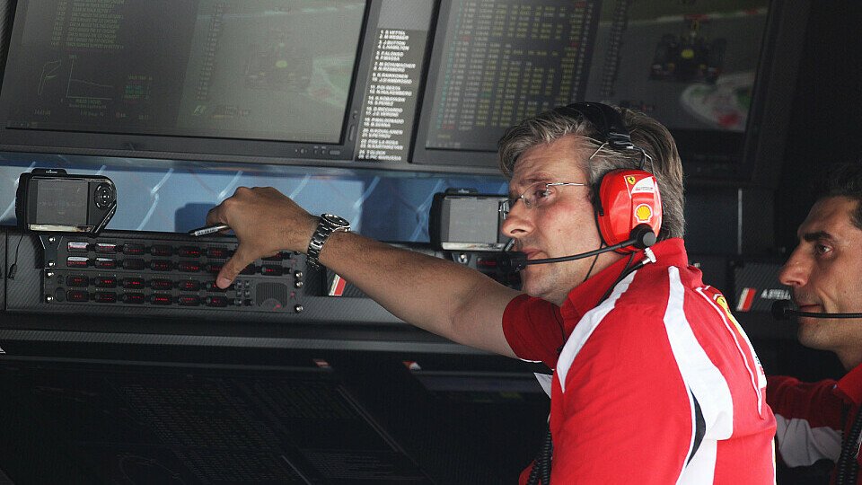 Bei Ferrari streikte die Technik am Kommandostand, Foto: Sutton