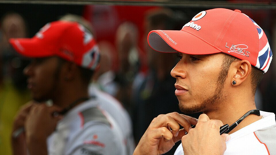 Lewis Hamilton soll sich aufs Rennfahren konzentrieren, Foto: Sutton