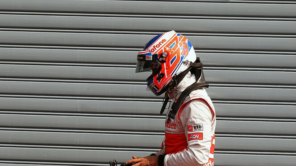 Jenson Button kam zu Fuß an die Box zurück, Foto: Sutton