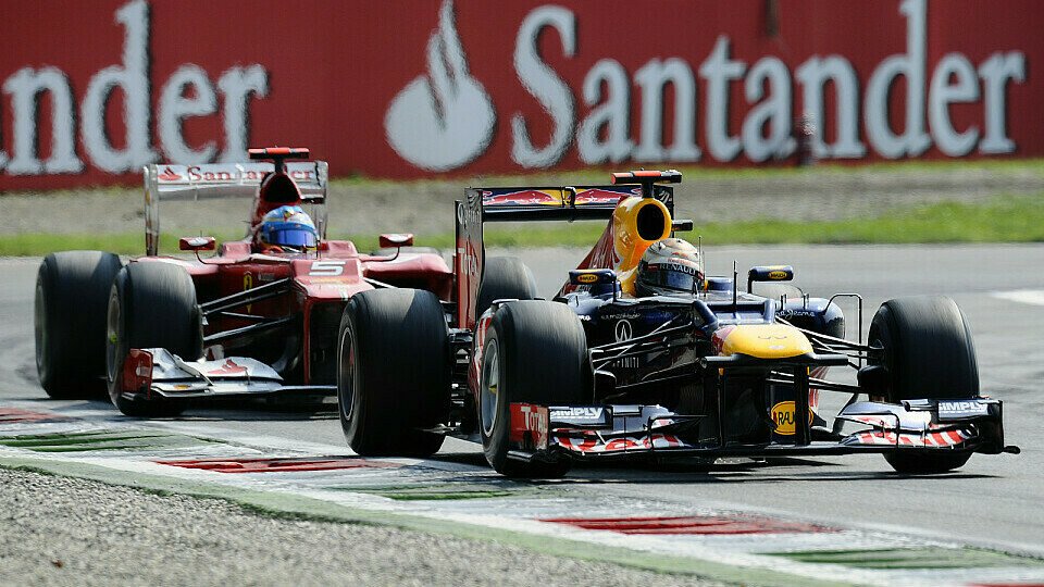 Sebastian Vettel verteidigte sich mit allen Mitteln, Foto: Sutton