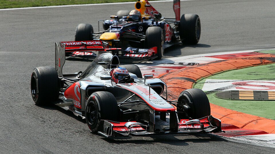 Enge Kiste zwischen Sebastian Vettel und Jenson Button in Singapur, Foto: Sutton