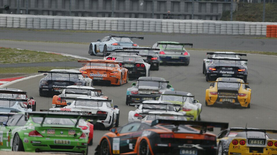 Rennstart des ADAC GT Masters beim zweiten Nürburgring-Wochenende, Foto: ADAC GT Masters