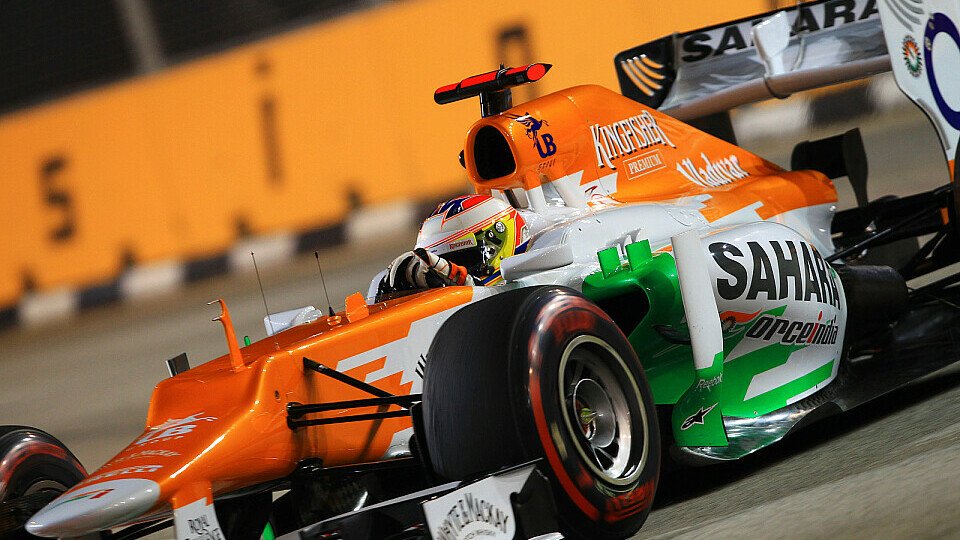 Paul di Resta teilt sich die dritte Reihe mit Fernando Alonso, Foto: Sutton