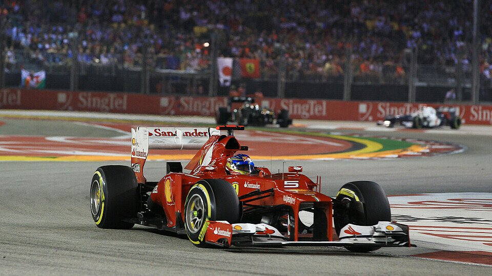 Fernando Alonso gefällt der Singapur GP, Foto: Sutton