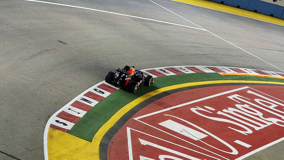 Mark Webber konnte das zweite Safety Car nicht gebrauchen, Foto: Sutton