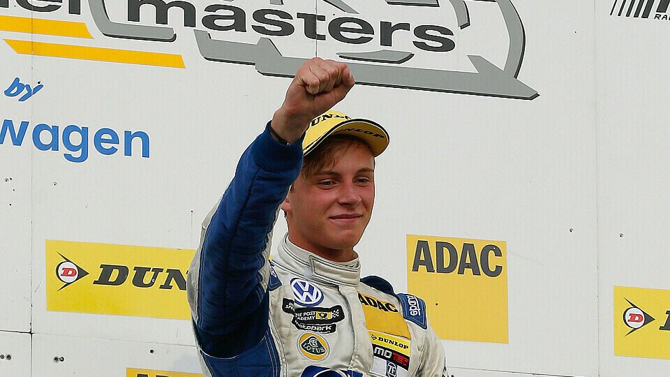 Marvin Kirchhöfer hat allen Grund zum Feiern, Foto: ADAC Formel Masters