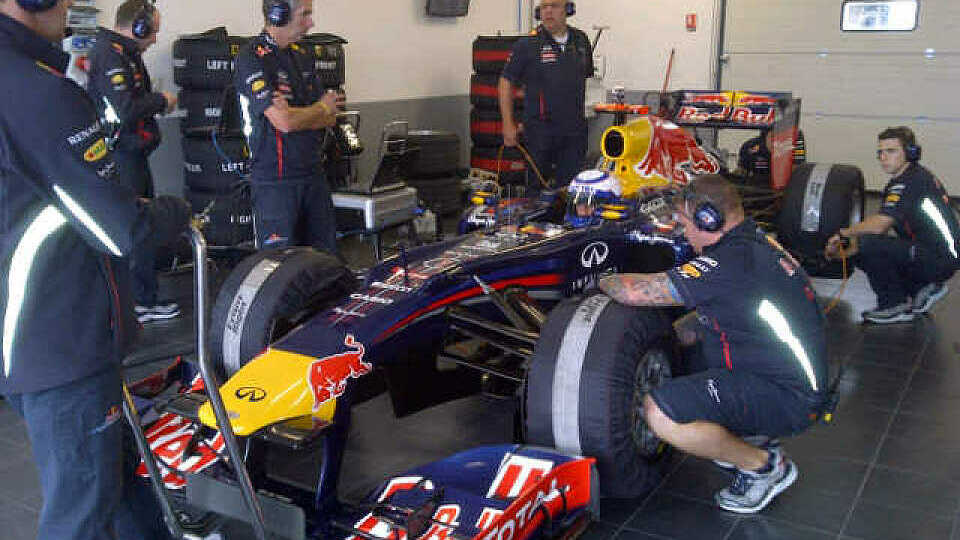 Alain Prost zurück im F1-Cockpit, Foto: Twitter/RBR