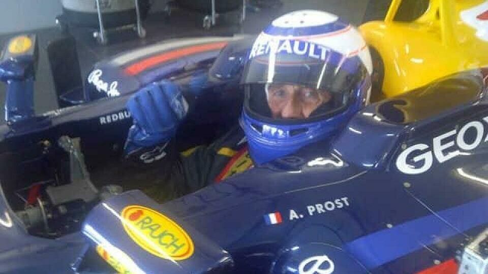 Alain Prost gefiel die Ausfahrt im modernen Formel-1-Auto, Foto: Twitter/RBR