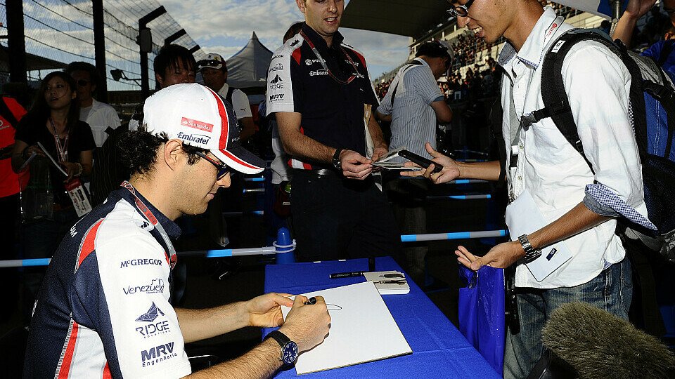 Bruno Senna musste viele Autogramme schreiben, Foto: Sutton