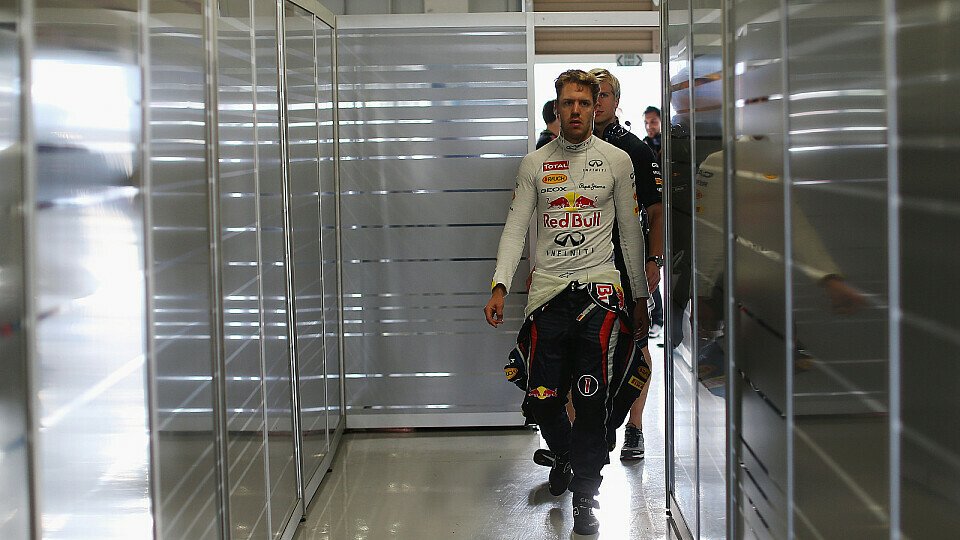 Sebastian Vettel kommt in Suzuka mit einer Verwarnung davon, Foto: Red Bull