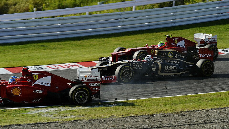 Kimi Räikkönen wurde von Alonso auf die Wiese gedrängt, kam aber aus der Nummer ohne große Verluste heraus, Foto: Sutton