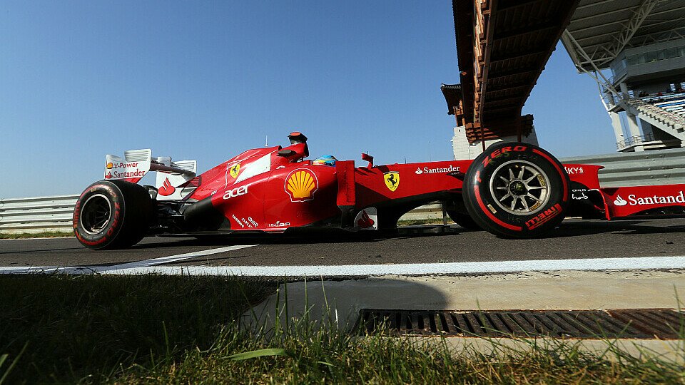Bei Ferrari wird im Endspurt aggressiv zu Werke gegangen, Foto: Sutton