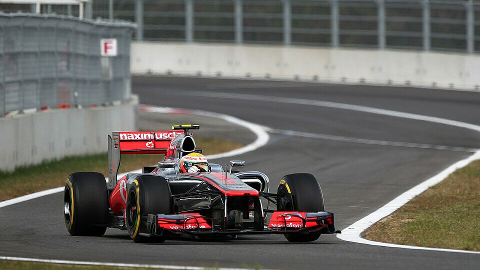 Hamilton will Vettel am Start überholen, Foto: Sutton