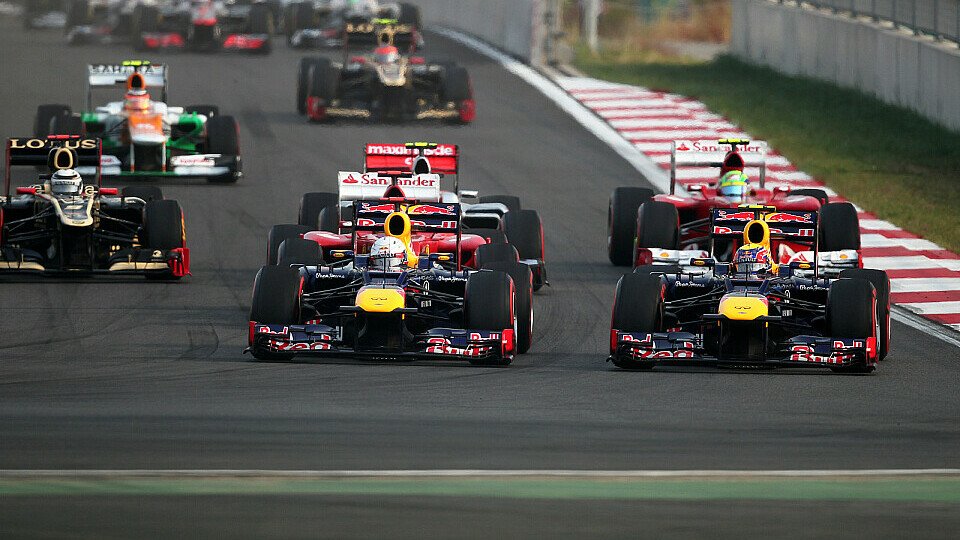 Bereits am Start fiel Webber hinter Vettel zurück, Foto: Sutton
