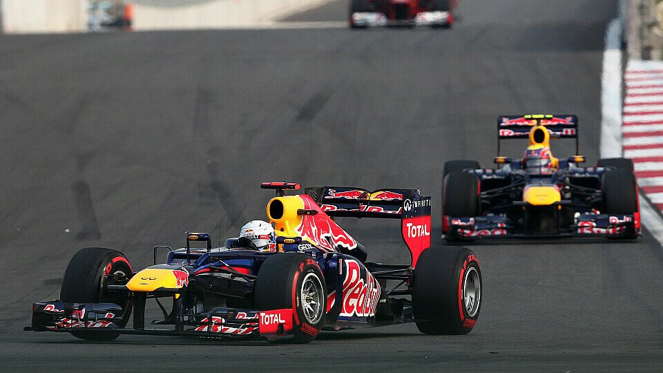 Sebastian Vettel und die Funksprüche vom Kommandostand..., Foto: Sutton