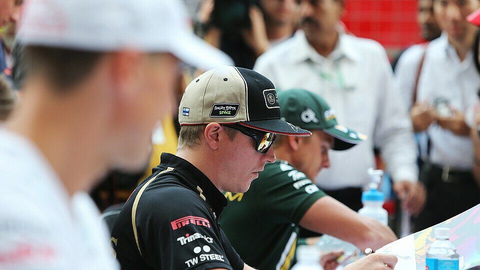 Kimi Räikkönen versicherte, dass er nicht zur Unterschrift gezwungen wurde, Foto: Sutton
