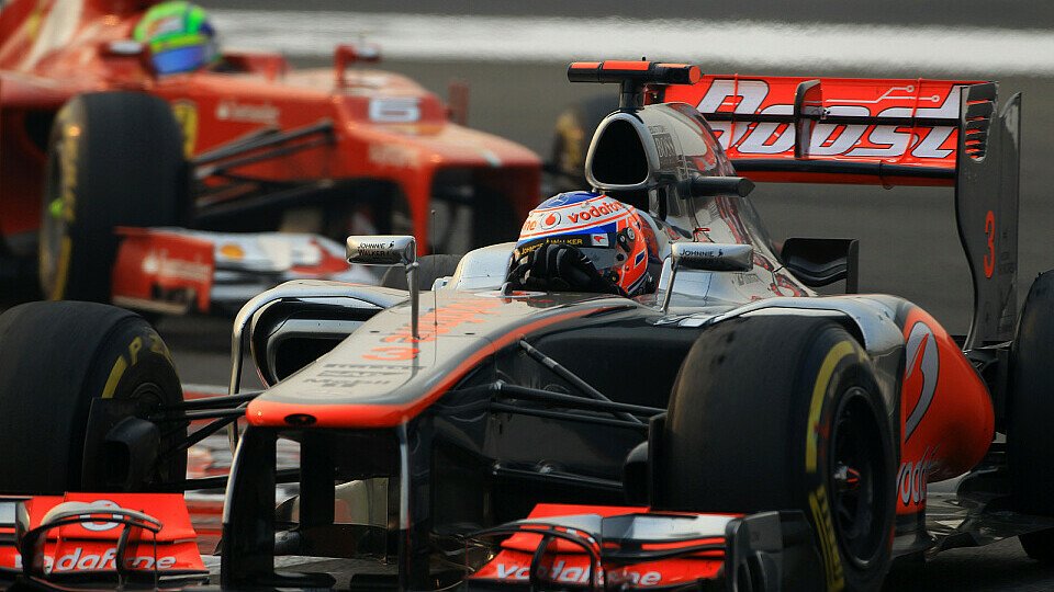 McLaren und Ferrari ließen Vettel ziehen, als sie sich duellierten, Foto: Sutton